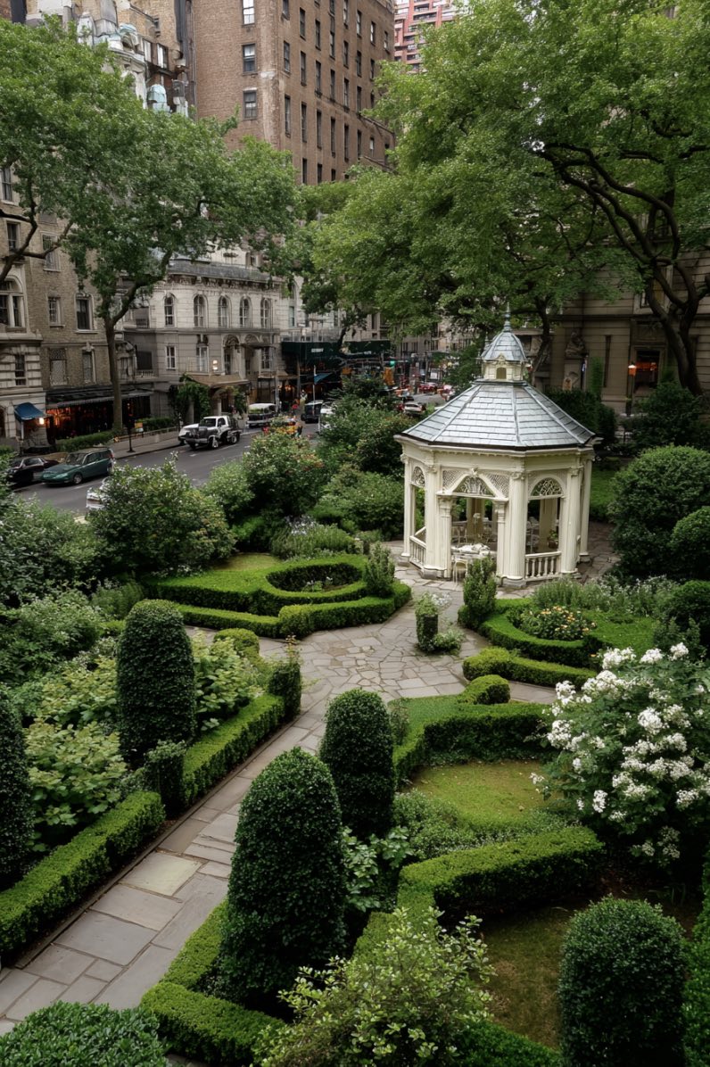 Urban Elegance with Boxwood Geometry