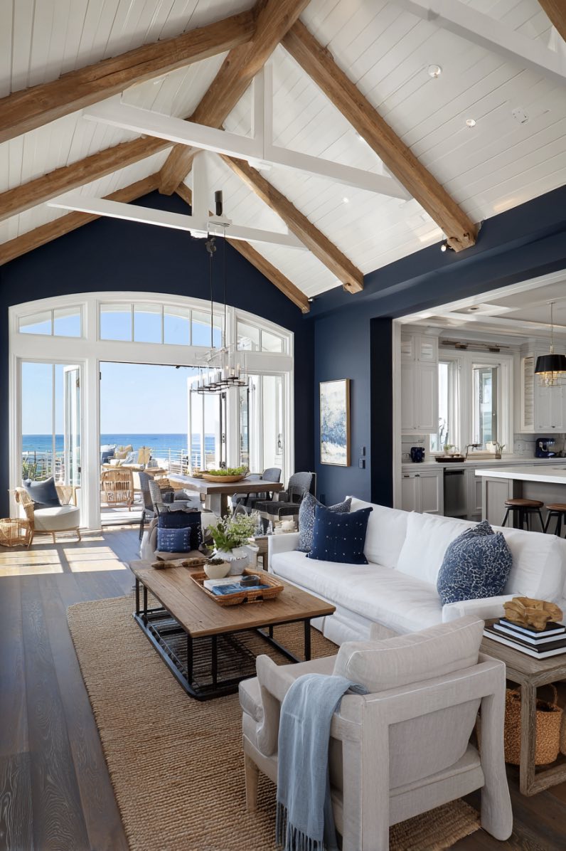 Coastal Calm with a Bold Touch